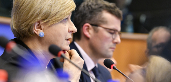Unia jest otoczona przez kryzysy 