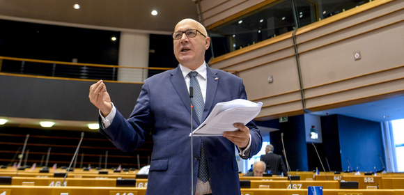 Joachim Brudziński: Unia prowadzi naiwną politykę wobec uchodźców 