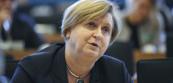 Anna Fotyga: Unia musi zmienić swoją strategię wobec komunistycznych Chin
