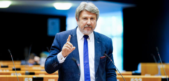 Parlament Europejski przyjmuje nowe, niekorzystne ramy dotyczące zrównoważonych inwestycji
