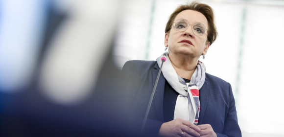 Anna Zalewska pyta KE o fuzję firm motoryzacyjnych Fiat Chrysler i Peugeot
