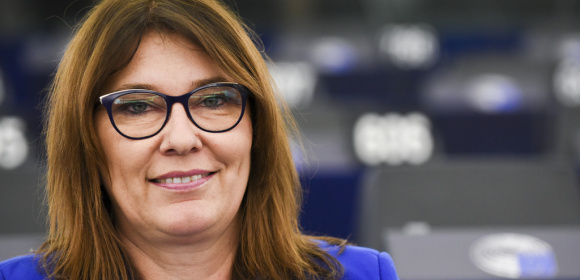 Beata Mazurek pyta KE o zwolnienie z podatku VAT za paliwo przewożone w zbiornikach lokomotyw