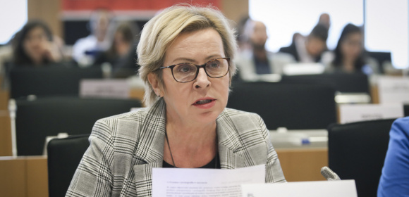 Komisja Praw Kobiet przyjęła opinię europoseł Jadwigi Wiśniewskiej pt. 
