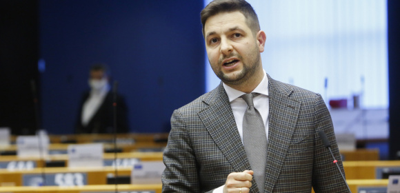 Komisja Wolności Obywatelskich, Sprawiedliwości i Spraw Wewnętrznych (LIBE) przyjęła opinię Patryka Jakiego nt. sztucznej inteligencji
