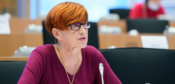Komisja zatrudnienia przyjęła opinię Elżbiety Rafalskiej nt. nowych sposobów legalnej migracji zarobkowej