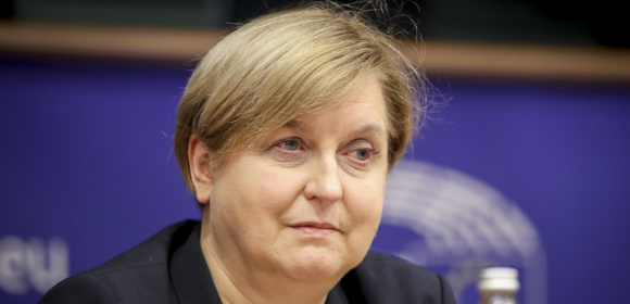 Anna Fotyga pyta Komisję Europejską o brak równowagi geograficznej wśród personelu instytucji europejskich