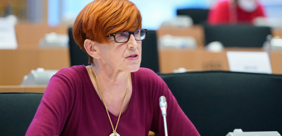 Elżbieta Rafalska na temat sytuacji pensjonariuszy placówek opiekuńczych podczas COVID-19