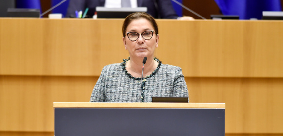 Beata Mazurek: W dobie pandemii musimy jeszcze skuteczniej chronić konsumentów na unijnym rynku cyfrowym 