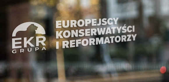  Europosłowie PiS: Błędy i zaniechania Komisji Europejskiej w zakresie zamówień  i dystrybucji szczepionek mogą doprowadzić do katastrofy zdrowotnej   