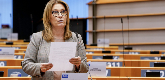 Beata Mazurek pyta Komisję o kontrolę demokratyczną nad mediami społecznościowymi o ochronę praw podstawowych