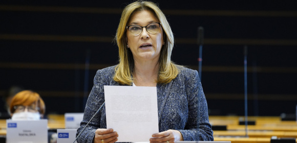 Beata Mazurek pyta Komisję o Pakiet Mobilności
