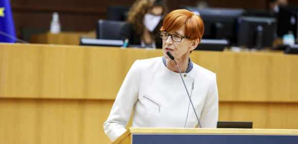 Elżbieta Rafalska nt. strategii w sprawie niepełnosprawności i wiążących środków w zakresie przejrzystości wynagrodzeń