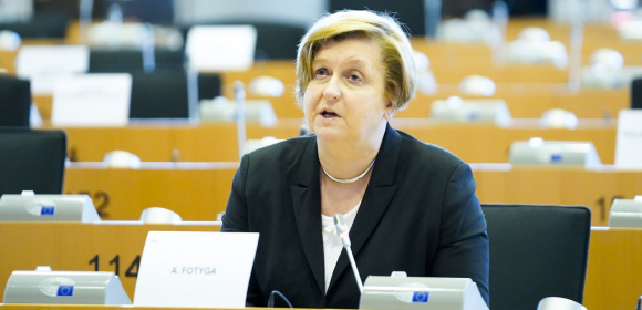 Anna Fotyga: Rosja i Chiny podważają rolę dolara