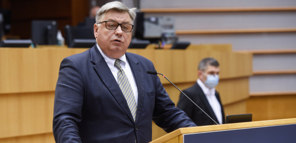 Kosma Złotowski pyta komisarz Adinę Vălean o inicjatywy mające wspomóc sektor transportu