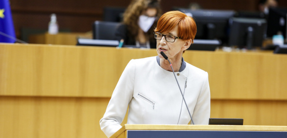 Elżbieta Rafalska pyta KE o problem danych statystycznych w dyrektywie ws. wynagrodzeń minimalnych