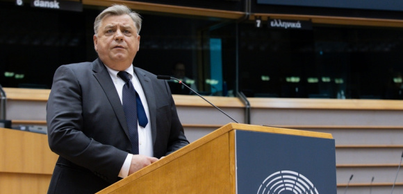Kosma Złotowski w dyskusji z wiceprzewodniczącą KE na temat projektu rozporządzenia dotyczącego sztucznej inteligencji