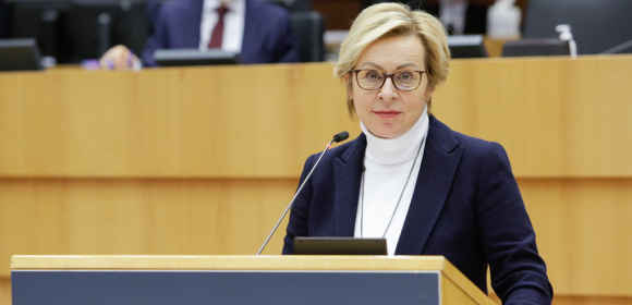 Jadwiga Wiśniewska: Potępiam wszelkie formy przemocy wobec kobiet