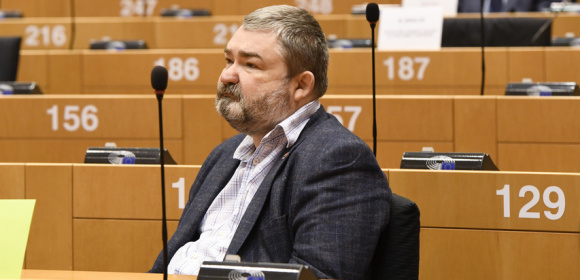 Prof. Karol Karski przedstawia raport o prześladowaniach mniejszości religijnych