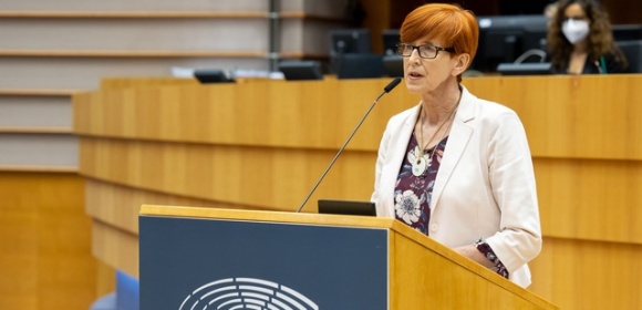Elżbieta Rafalska w dyskusji z KE