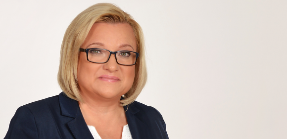 Beata Kempa prezentuje sprawozdanie o bezpieczeństwie żywnościowym