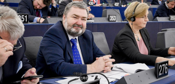 Komisja Spraw Zagranicznych przyjmuje sprawozdanie prof. Karola Karskiego nt. prześladowań mniejszości religijnych