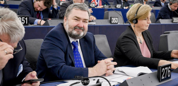 Parlament Europejski przyjmuje sprawozdanie Karola Karskiego na temat prześladowań mniejszości religijnych
