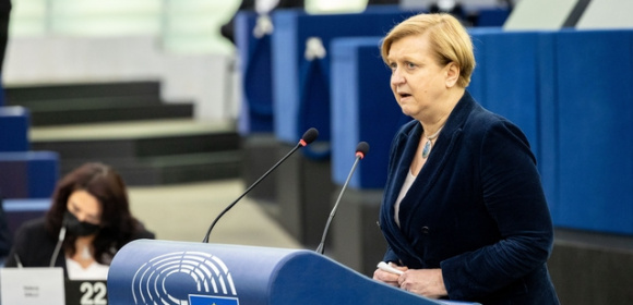 Z Otwartymi Sercami. Pomoc Europy Środkowo-Wschodniej w kryzysie humanitarnym wywołanym wojną Rosji z Ukrainą
