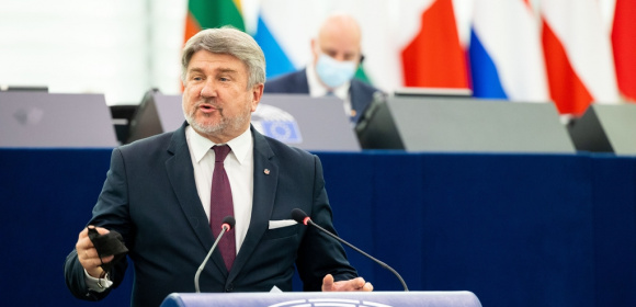Komisja budżetowa przyjmuje sprawozdanie Bogdana Rzońcy ws. pomocy finansowej dla Grecji