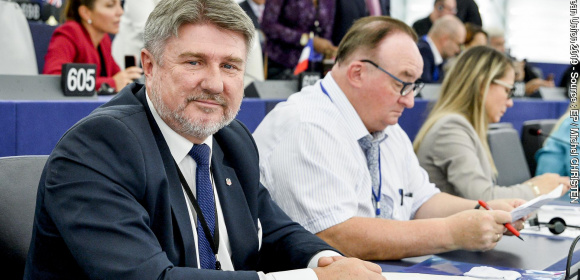 Parlament Europejski przyjmuje raport Bogdana Rzońcy o Europejskiej Unii Bankowej