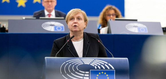 Anna Fotyga w obronie kardynała Zena
