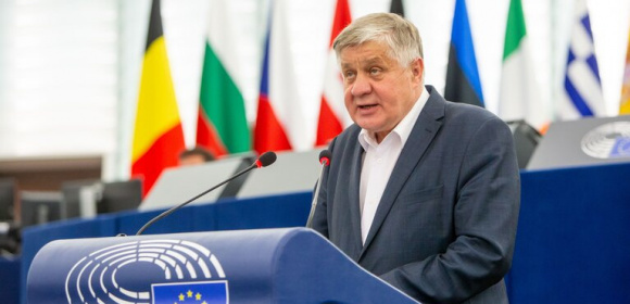 Krzysztof Jurgiel pyta KE o używanie nazw przeznaczonych dla producentów mięsnych wobec wegeteriańskich produktów białkowych pochodzenia roślinnego