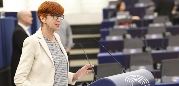 Elżbieta Rafalska: Aby poprawić sytuację Romów niezbędne są dobre, przemyślane polityki krajowe