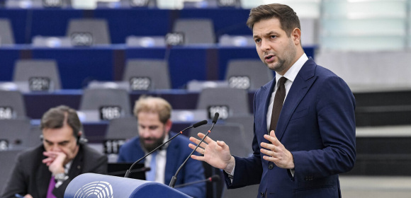 Patryk Jaki pyta Komisję Wenecką o praworządność