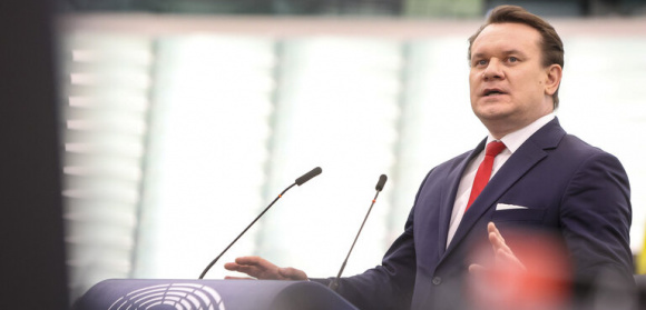 Dominik Tarczyński: Oskarżenia korupcyjne wobec europarlamentarzystów z komisji PEGA podważają wiarygodność ich oskarżeń pod adresem Polski