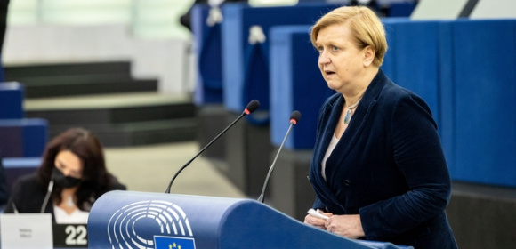 Anna Fotyga: Putin oraz rosyjscy przywódcy polityczni i wojskowi muszą zostać osądzeni zbrodnię agresji przeciwko Ukrainie