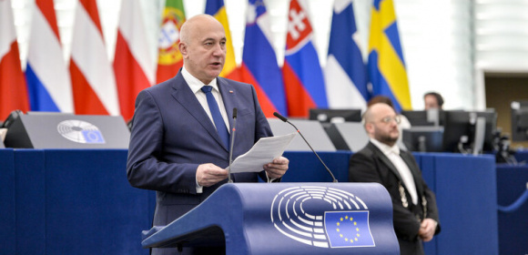Joachim Brudziński prezentuje raporty dotyczące absolutorium za 2021 r. dla Wspólnych Przedsięwzięć
