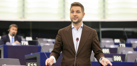 Patryk Jaki: UE dalej pokazuje swoją ideologiczną butę, za którą zapłacą obywatele