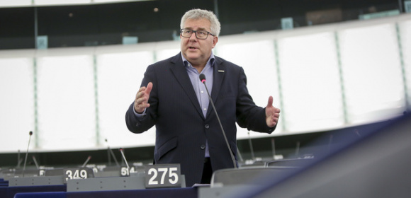 Ryszard Czarnecki nt. sytuacji w Kambodży: protest przez milczenie...