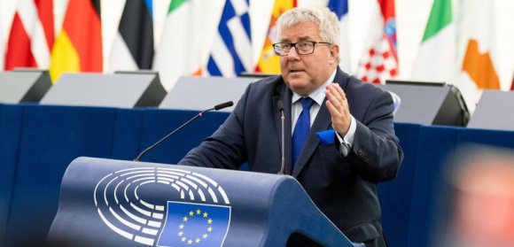 Ryszard Czarnecki o otruciach dziewcząt w Iranie: „Tylko język sankcji może być przez Teheran zrozumiany”