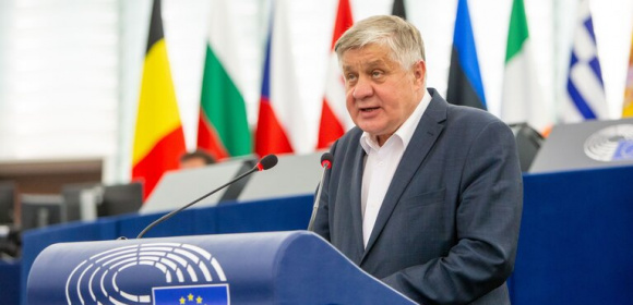 Krzysztof Jurgiel podczas wymiany poglądów z ukraińskim wiceministrem polityki rolnej i żywności oraz komisarz odpowiedzialną za zdrowie i bezpieczeństwo żywności