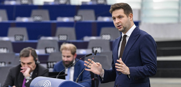 Patryk Jaki pyta Věrę Jourovą o wolność mediów, niezawisłość sądów i przejrzystość w UE