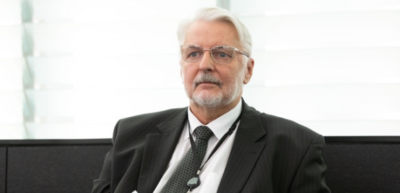 Witold Waszczykowski pyta KE o bezprawną decyzję Rady dot. relokacji imigrantów