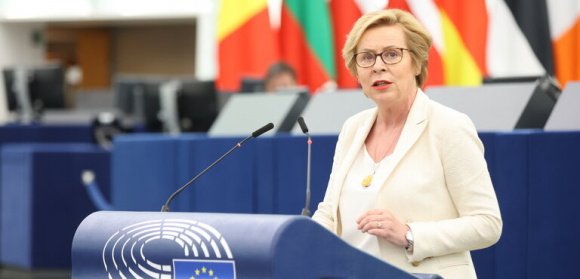 Jadwiga Wiśniewska interweniuje w sprawie wzrostu ubóstwa wśród dzieci