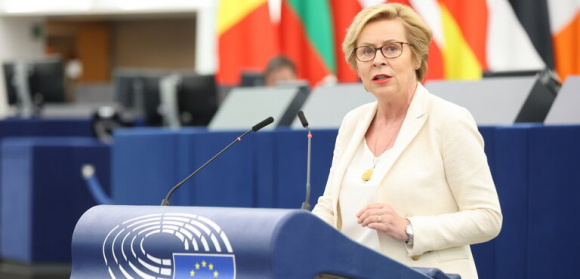 Jadwiga Wiśniewska pyta KE o planu podwojenia rocznego budżetu na komunikację