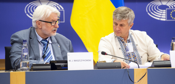 Europosłowie po raz kolejny za szybkim członkostwem Ukrainy w UE