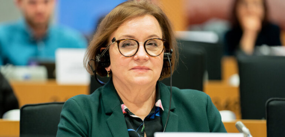 Anna Zalewska pyta KE o przymusową relokację nielegalnych imigrantów w UE