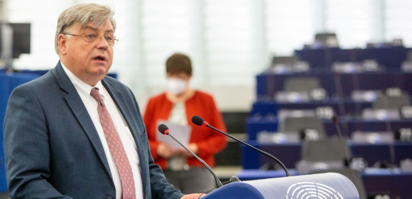 Kosma Złotowski nt. wzmocnienia norm emisji CO2 dla nowych pojazdów ciężkich