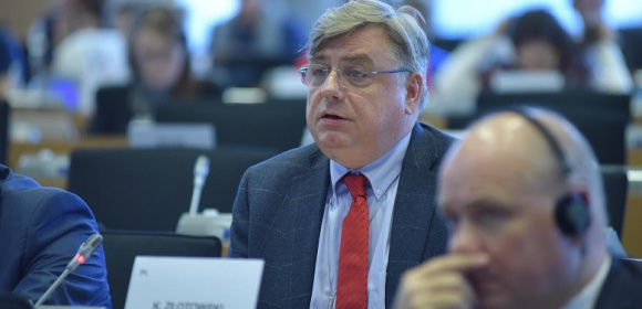 Komisja Transportu i Turystyki znaczną większością głosów przyjęła raport europosła Kosmy Złotowskiego dotyczący transgranicznego egzekwowania przepisów ruchu drogowego.