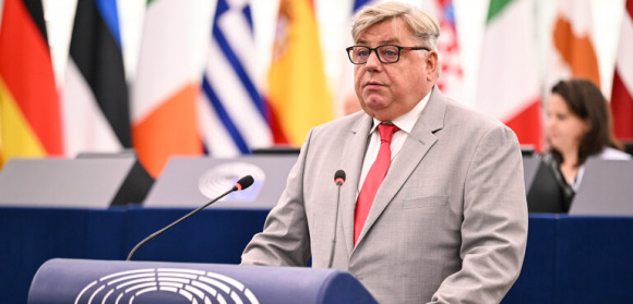 Kosma Złotowski apeluje: „Otwórzmy rynek usług, odbudujmy przemysł farmaceutyczny, porzućmy zabójczą dla konkurencyjności politykę klimatyczną i przestańmy odstraszać innowacje w sztuczną inteligencję”