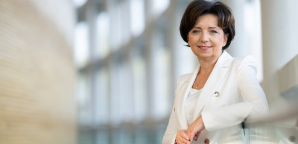 Marlena Maląg pyta kandydata na komisarza o przeciwdziałanie negatywnym trendom demograficznym